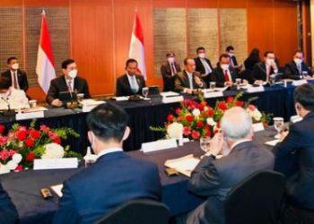 Presiden Jokowi  Menyaksikan Penandatanganan Nota Kesepahaman antara Kementerian Investasi/BKPM dengan PT Krakatau Steel dan POSCO Holdings