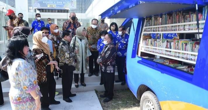 Wakil Ketua Komisi X DPR RI Meninjau Perpusda kab Kendal Belum Lama Diresmikan