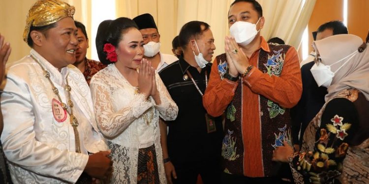 Pemkot Surabaya Gelar Isbat Nikah Massal Termewah dengan Dekor 60 Meter