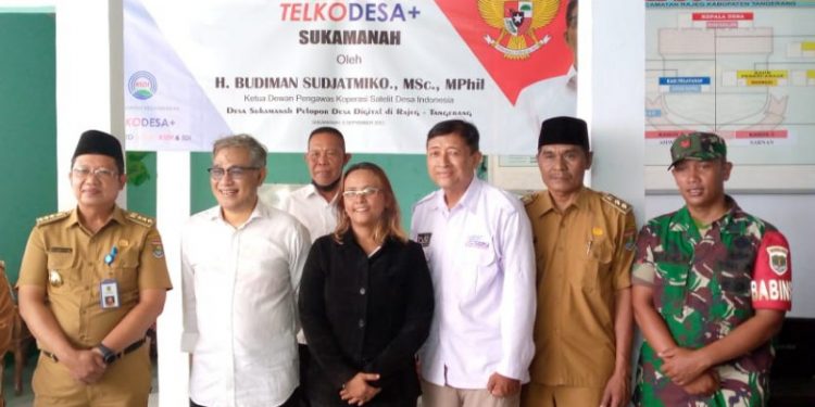 Budiman Sudjatmiko Resmikan TelkoDesa+ Sukamanah