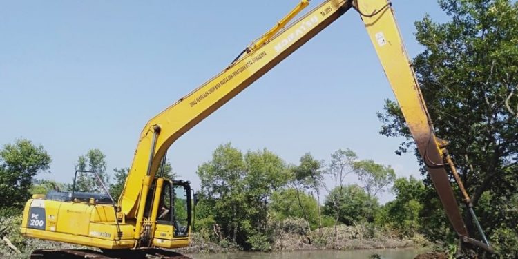 Normalisasi Saluran Air untuk Mengembalikan Lebar Sungai Seperti Keadaan Awal