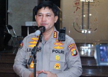 Polda Metro Jaya Bagikan Paket Sembako Kepada Masyarakat