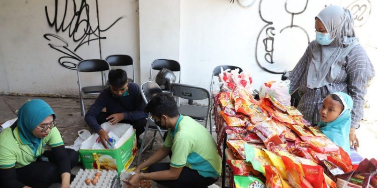 Pemerintah Kota  Surabaya   Mengendalikan Inflasi untuk Mencegah Kenaikan Harga Barang