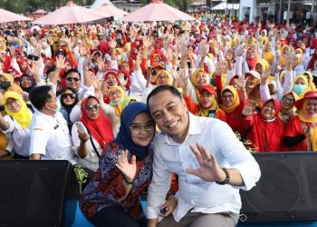 Wali Kota Surabaya dan Ketua Tim Penggerak PKK  Menggelar Rekreasi Kader Suroboyo Hebat