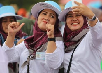 Wali Kota Surabaya Mengajak Kader Surabaya Hebat liburan di Taman Hiburan Pantai Kenjeran