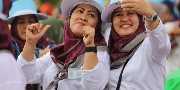 Wali Kota Surabaya Mengajak Kader Surabaya Hebat liburan di Taman Hiburan Pantai Kenjeran