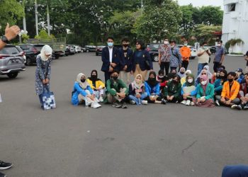 Wali Kota Surabaya Mengenalkan Kota Surabaya kepada  mahasiswa di Halaman Taman Surya