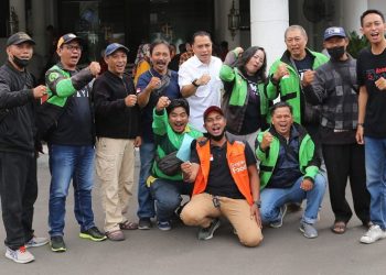 Wali Kota Surabaya Eri Cahyadi Temui 11 Pengemudi Ojek Online di Sela-sela Acara Sambat Warga
