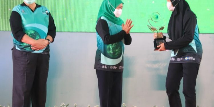 Wali Kota Surabaya Eri Cahyadi juga Berhasil Meraih Pembina Proklim Terbaik