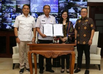 Wali Kota Surabaya  Bersama Putera Sampoerna Foundation Menandatangani MoU Program Guru Binar