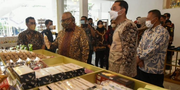 Dukung Timnas Indonesia Berlaga di Surabaya Tak Lengkap Jika Belum Beli Oleh-oleh ke SKG Reborn