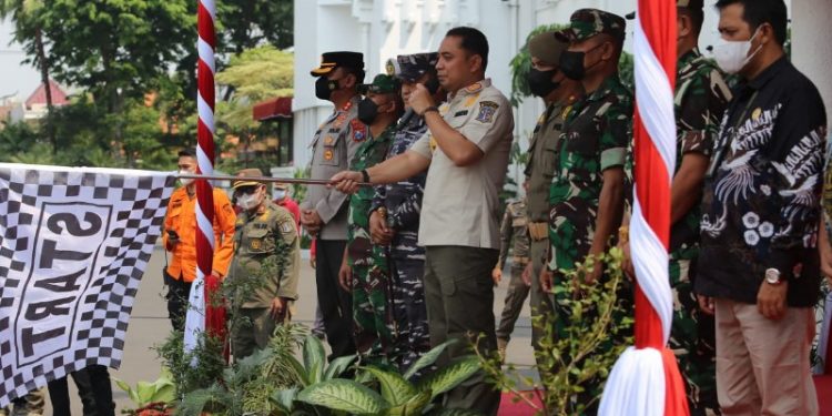 Peringati HUT ke – 77 Provinsi Jatim, Wali Kota Eri Cahyadi Sambut Kirab Bendera Pataka Jer Basuki Mawa Beya