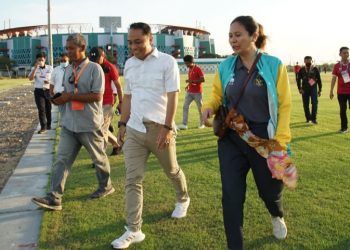 Wali Kota Surabaya dan Perwakilan  FIFA sidak Stadion Gelora Bung Tomo