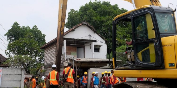Pengadilan Negeri Surabaya Melakukan Pengosongan 11 Persil Bangunan di Wilayah Kelurahan Tambak Sarioso