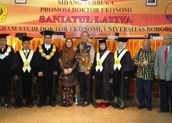 SANIATUL LATIVA, SRIKANDI PARTAI GOLKAR, LULUS DOKTOR EKONOMI DENGAN PREDIKAT CUM LAUDE