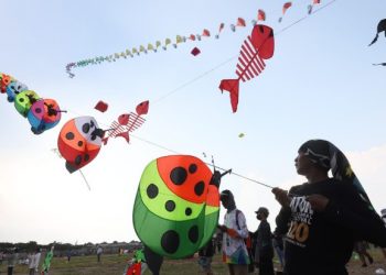 Pemkot Surabaya secara Resmi Membuka  Surabaya Kite Festival 2022 di Long Beach Area Selatan