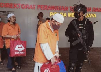 Polda Metro  Menyerahkan 10 Tersangka Kasus Khilafatul Muslimin  ke Kejaksaan