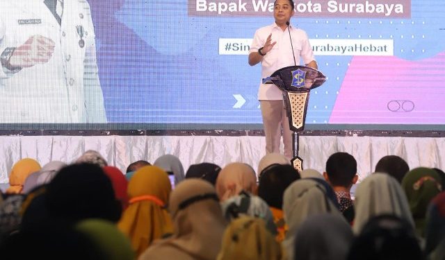 Wali Kota Surabaya Memberikan Motivasi kepada 883 Guru Pegawai Pemerintah