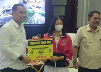 Wali Kota Eri Serahkan Bonus Atlet Porprov Jatim: Totalnya Mencapai Rp17 Miliar