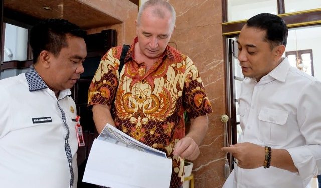 Wali Kota Surabaya Menyambut Hangat Kepala Dinas PU Sumber Daya Air Provinsi Jawa Timur