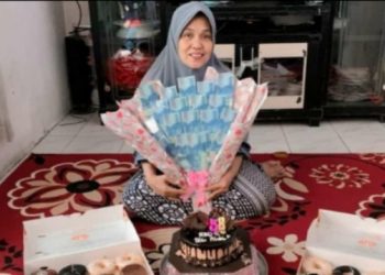 Halaliah Merayakan Ulang Tahun Bersama Anak dan Cucu