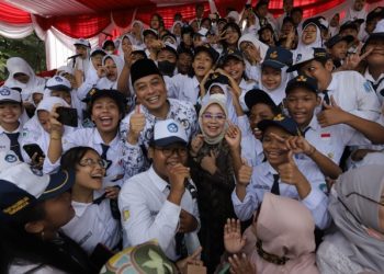 Upacara Peringatan Hari Guru Nasional 2022, Wali Kota Eri Cahyadi Ingatkan Tak Boleh Didik Siswa dengan Kekerasan