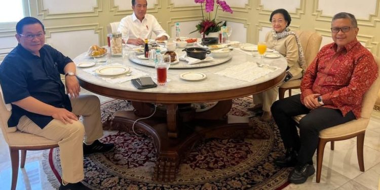 PDI Perjuangan: Megawati Soekarnoputri bertemu Presiden Jokowi 3 Jam di Istana Merdeka