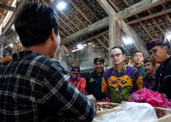 Wamendag Mengunjungi Pasar Desa Adat Jimbaran, Harga Barang Kebutuhan Pokok  di Pasar Terpantau Stabil