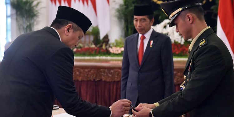 Presiden Jokowi Melantik Kepala BNPT Komjen Rycko Amelza