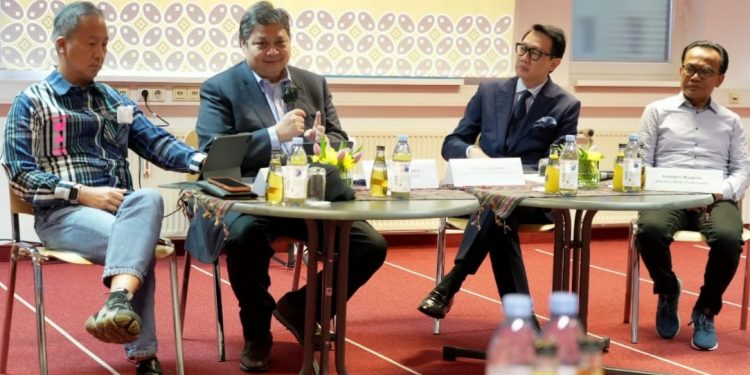 Bertemu Masyarakat Indonesia di Jerman, Menko Airlangga Tekankan Pentingnya Peran Diaspora dalam Pembangunan di Indonesia