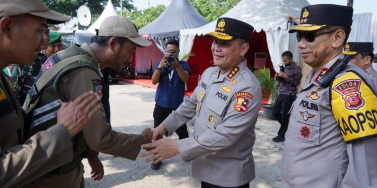 Kabaharkam Polri Melakukan Pemantauan Langsung dilakukannya Dobrakan One Way dan Contra flow di KM 47