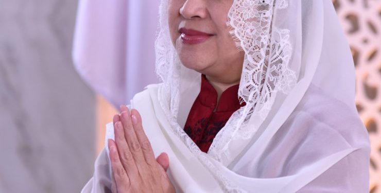 Setelah Salat Ied Selesai, Puan dan keluarga Sempat Bersilaturahmi Dengan Jemaah Yang AdA di Masjid At-Taufiq