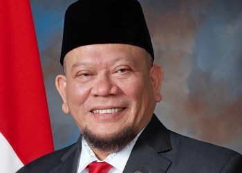 Depan Para Kades Gresik, Ketua DPD RI Paparkan Cara Desa Menjadi Kekuatan Ekonomi