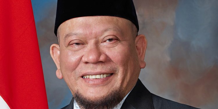 Depan Para Kades Gresik, Ketua DPD RI Paparkan Cara Desa Menjadi Kekuatan Ekonomi