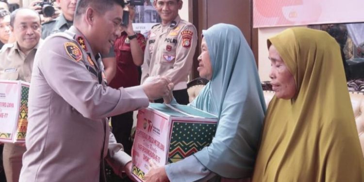 HUT Bhayangakara Ke- 77, Polda Metro Adakan Bakti Sosial, Religi, dan Bedah Rumah