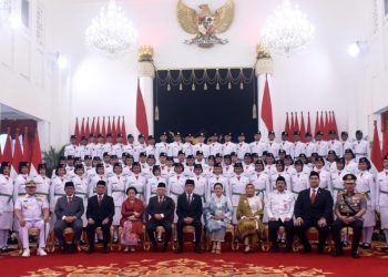 Presiden Jokowi Saat Mengukuhkan Paskibraka di Istana Negara