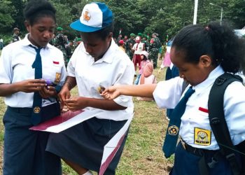 Merah Putih Di Langit Papua, Satgas Yonif 310/KK Terbangkan 1000 Layang-Layang Di Perbatasan RI-PNG