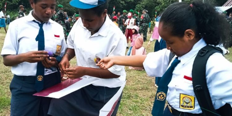 Merah Putih Di Langit Papua, Satgas Yonif 310/KK Terbangkan 1000 Layang-Layang Di Perbatasan RI-PNG