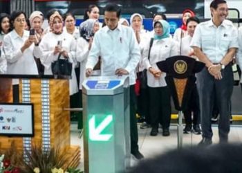Bambang Soesatyo Mendampingi Presiden Joko Widodo Meresmikan LRT Jabodebek
