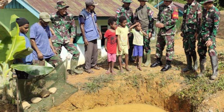 Ajarkan Budidaya Lele, Satgas Yonif 310/KK Undang Warga untuk Mentransfer Ilmu