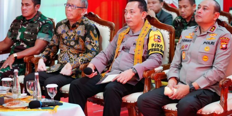 Monitoring Penanganan Karhutla di Kalbar, Kapolri: Sinergitas Kunci Utama