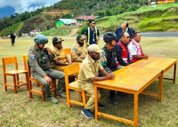 Satgas Yonif 310/KK Hadir dan Amankan Bandara Kiwirok Papua