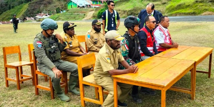 Satgas Yonif 310/KK Hadir dan Amankan Bandara Kiwirok Papua