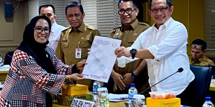 RAKER DENGAN MENDAGRI , KOMITE I  MINTA REVISI UNDANG-UNDANG PEMDA