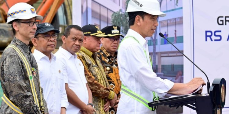 Presiden Joko Widodo Melakukan Peletakan Batu Pertama (groundbreaking) Rumah Sakit Abdi Waluyo di kawasan Ibu Kota Nusantara