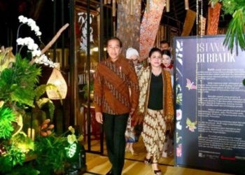 Presiden Joko Widodo Mengatakan Bahwa Masyarakat Indonesia Harus Bangga Memiliki Batik Sebagai Salah Satu Karya Seni Dan Warisan Budaya 