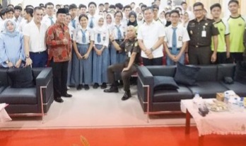 Kajati DKI Jakarta Laksanakan Penyuluhan Hukum di SMA 35 Jakpus