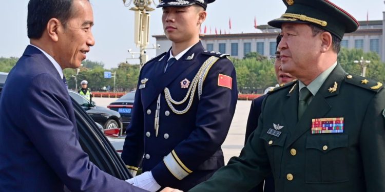 Presiden Joko Widodo Mengunjungi Monumen Pahlawan Rakyat, Tiananmen Square di Beijing