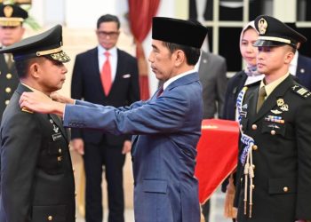 Presiden Jokowi Mengambil Sumpah Jabatan Agus Subiyanto Sebagai KSAD