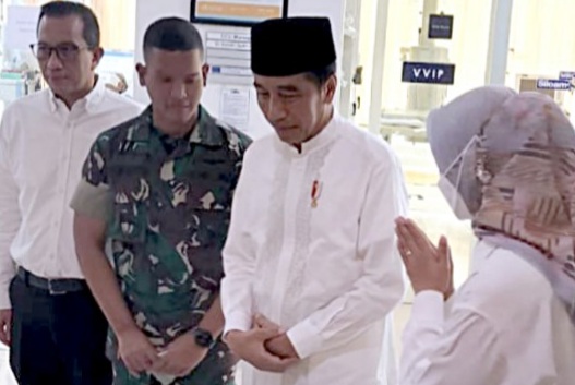Presiden Jokowi Menjenguk Mantan Kepala BNPB di Rumah Sakit Siloam